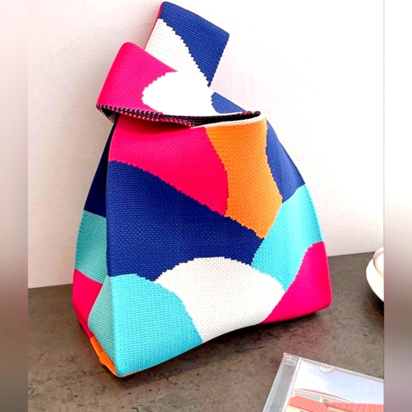 Unbranded Handbags - Beautiful knit shopping handbag in bright vibrant colors NWOT